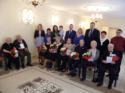 Jubilaci urodzinowi zdjęcie grupowe 